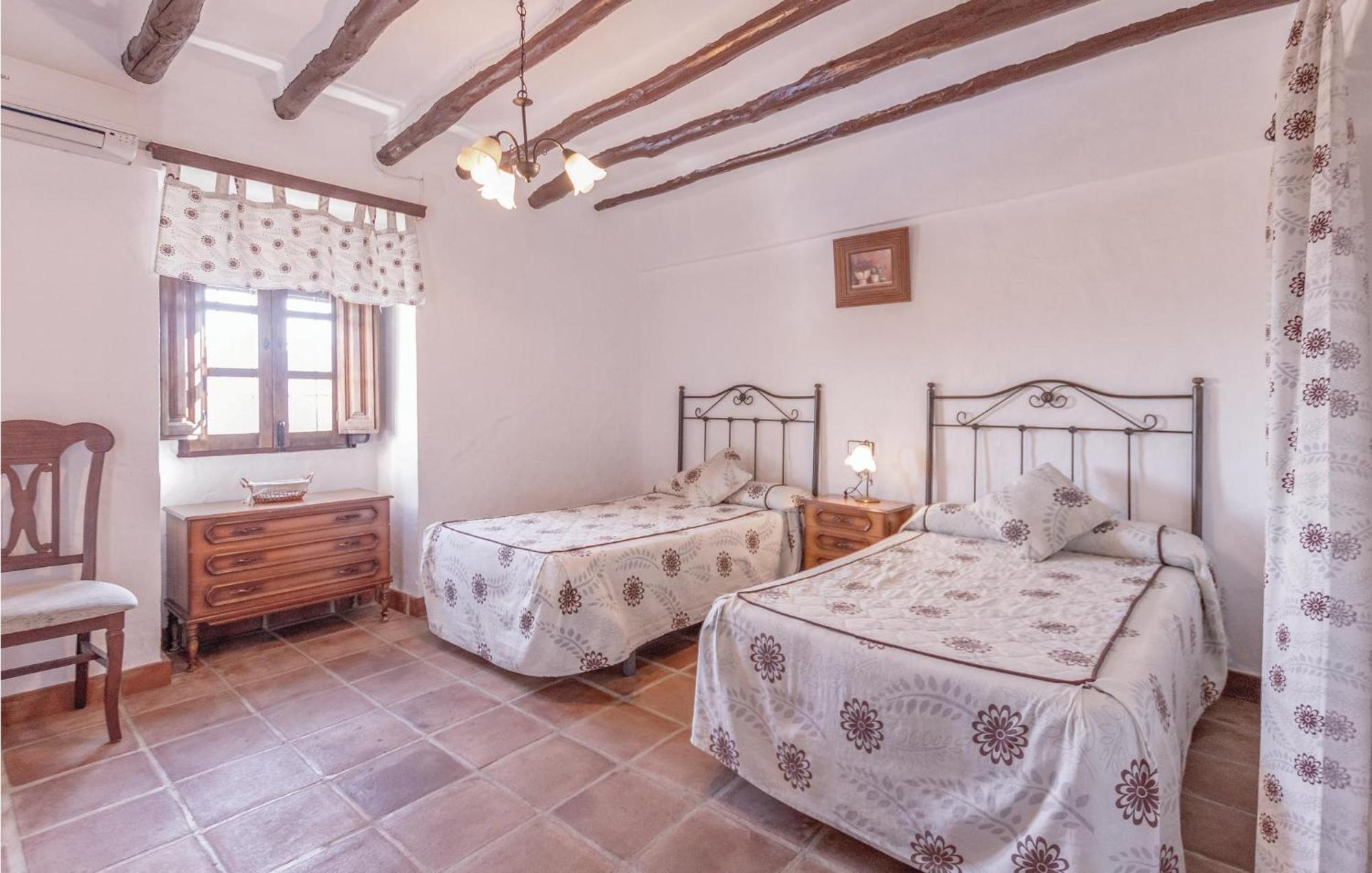 8 Bedroom Lovely Home In Iznájar Extérieur photo