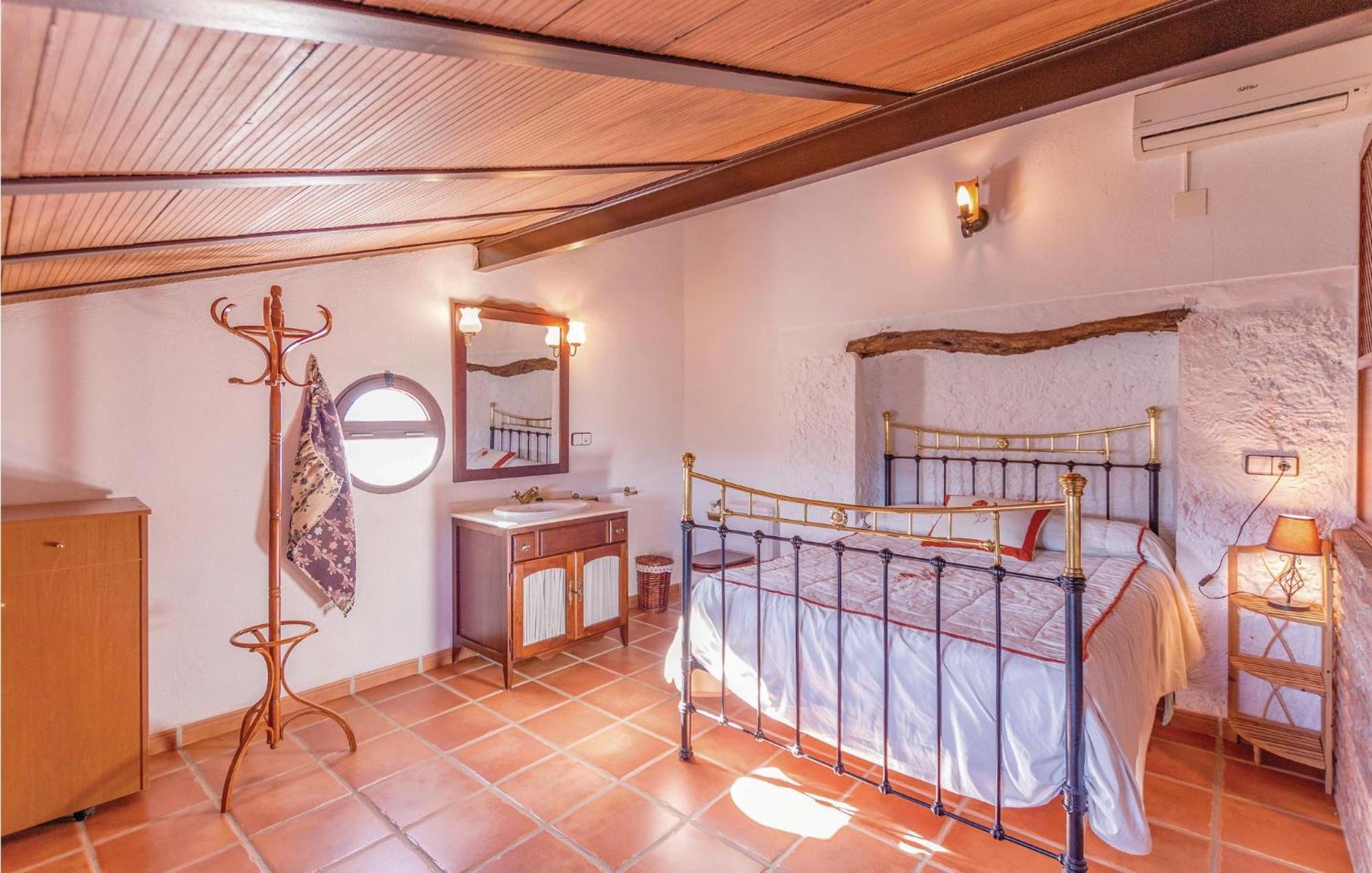 8 Bedroom Lovely Home In Iznájar Extérieur photo