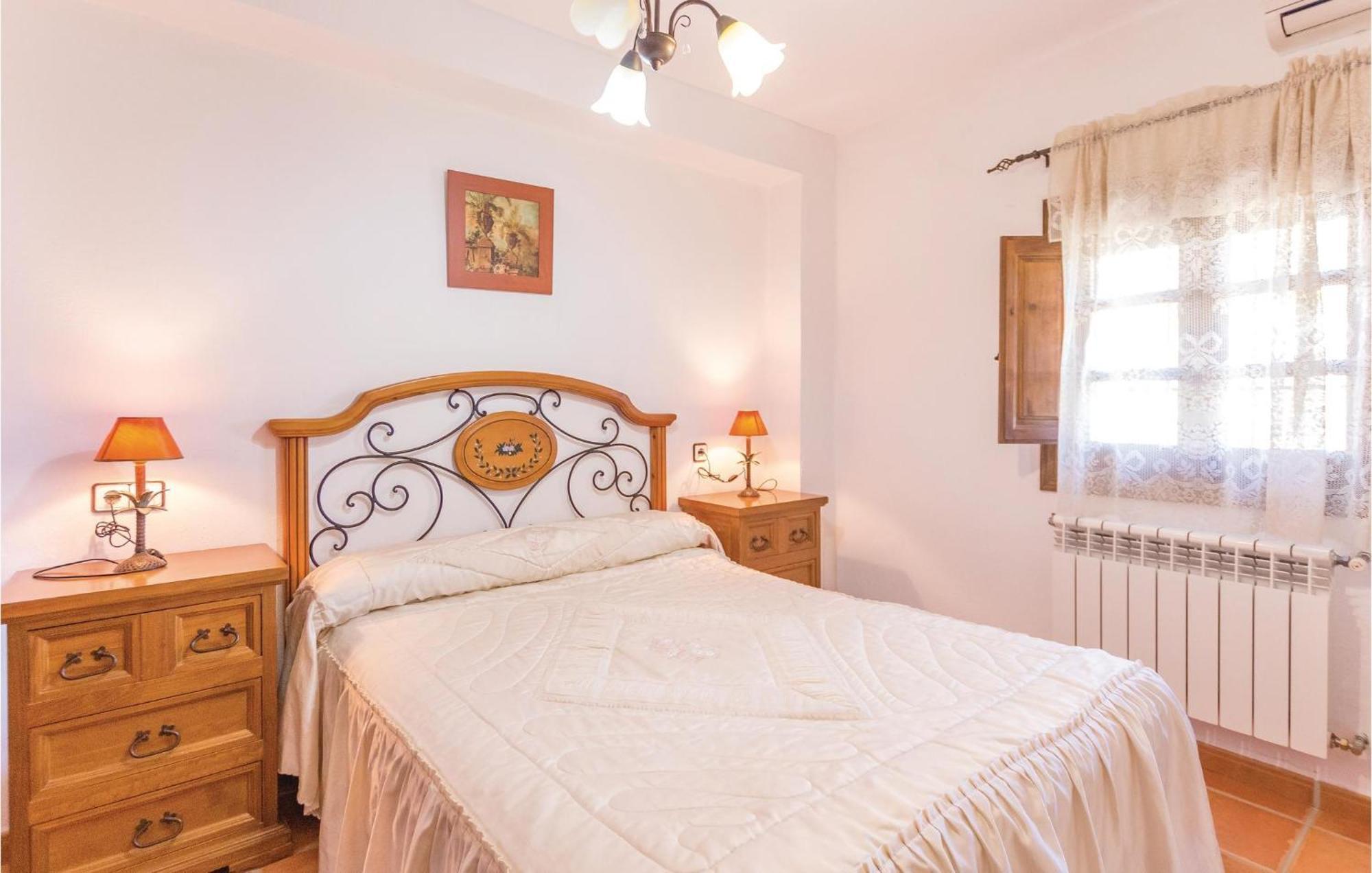 8 Bedroom Lovely Home In Iznájar Extérieur photo